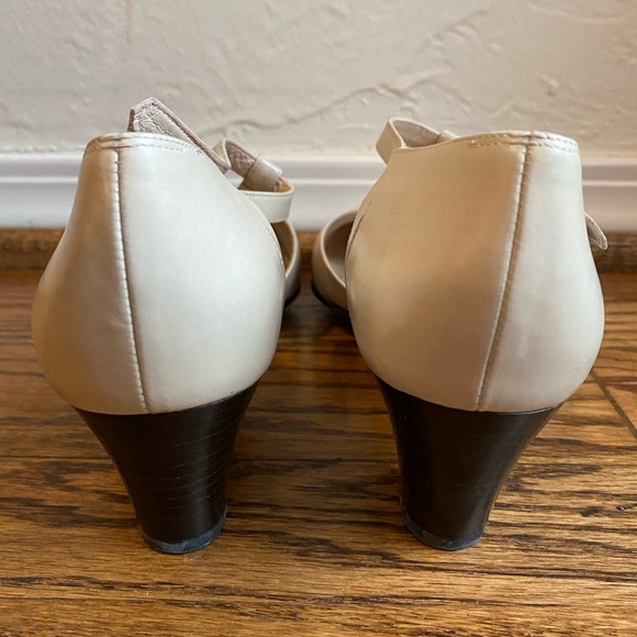 Vintage Ferragamo T-Strap Heels 7B - Picture 7 of 8